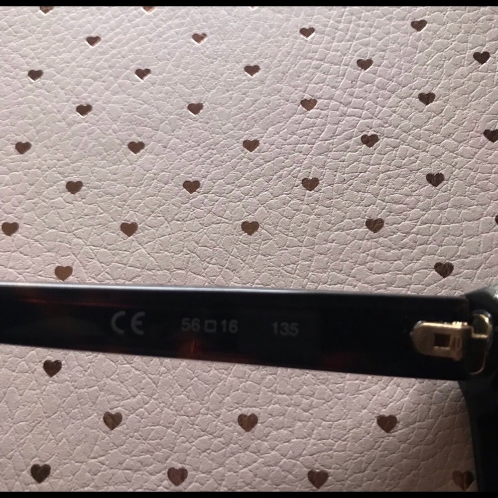 ❌SOLD❌Michael Kors Victoria Sunglasses - Picture 4 of 4